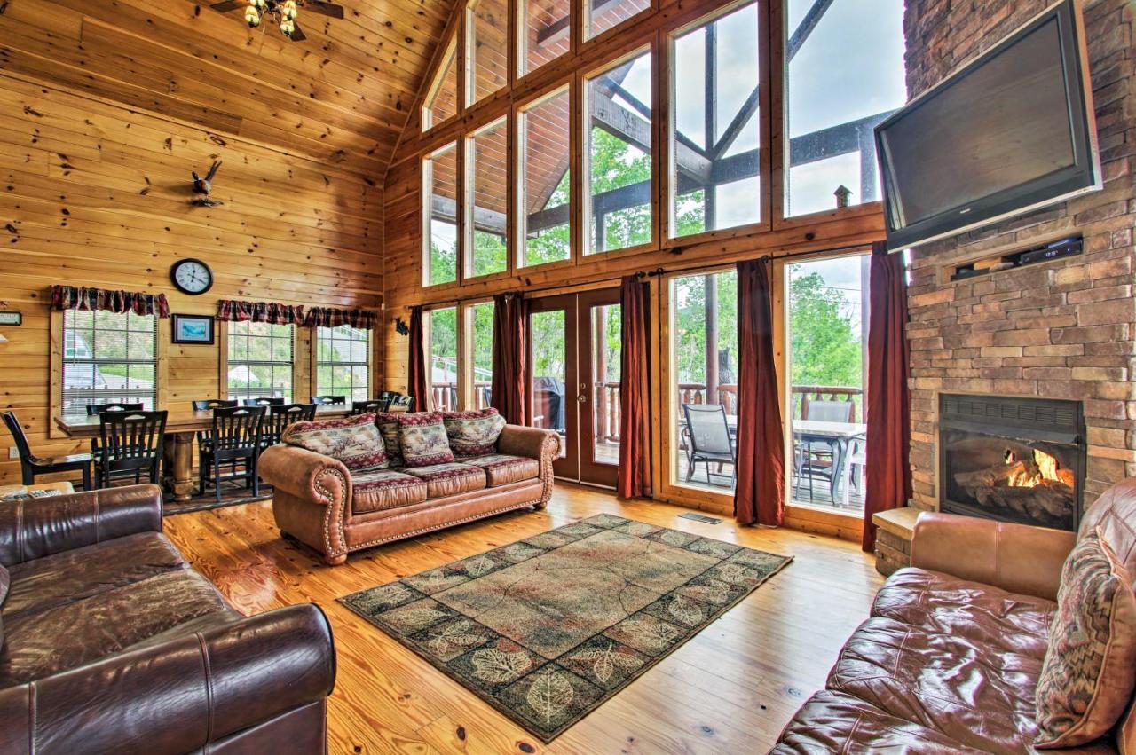 Expansive Gatlinburg Cabin Hot Tub, Deck And Grill! Exterior foto