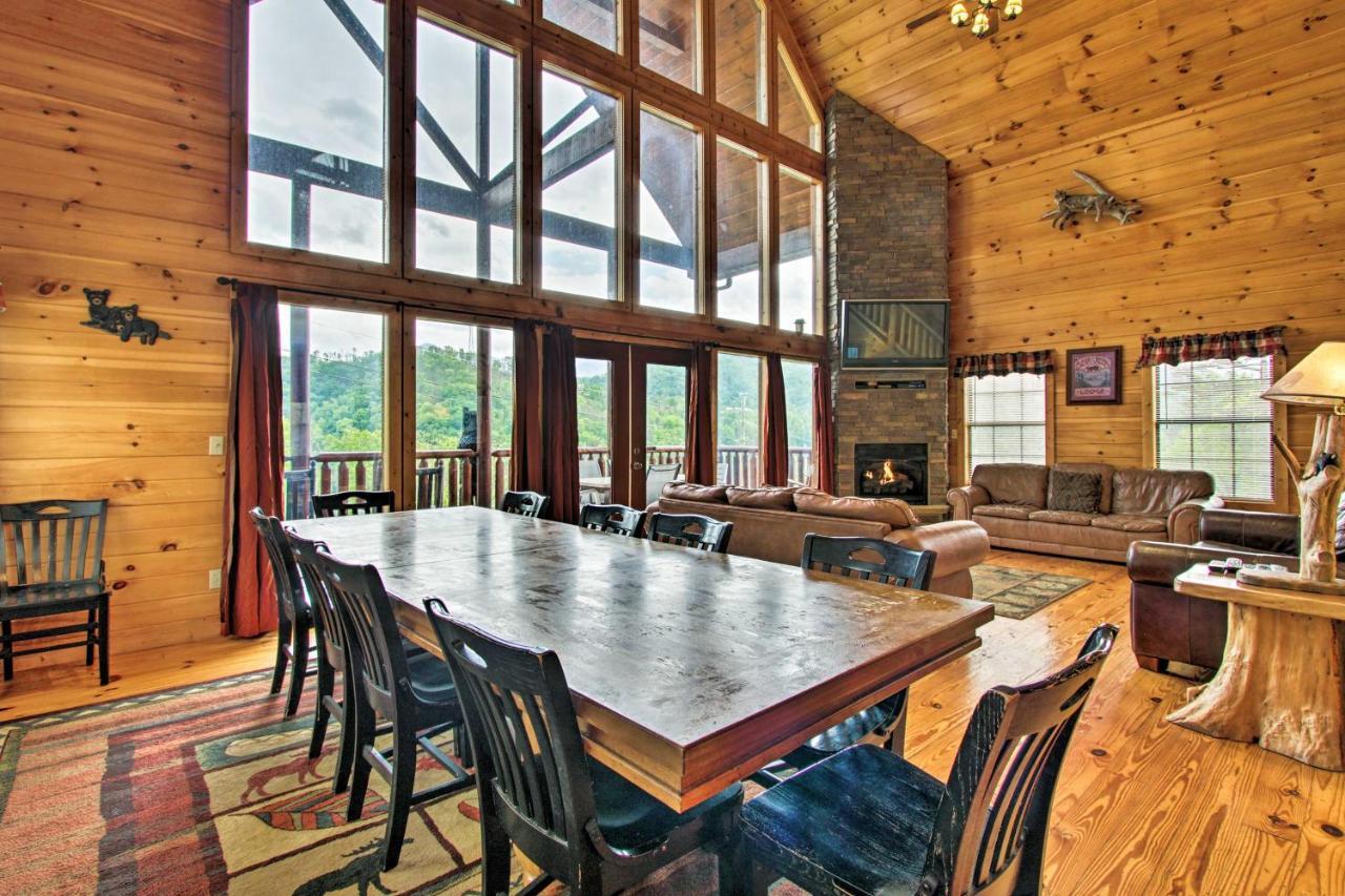 Expansive Gatlinburg Cabin Hot Tub, Deck And Grill! Exterior foto