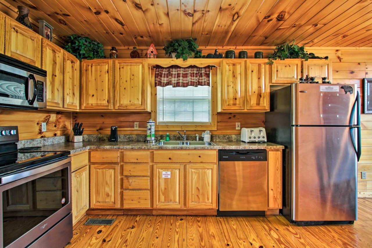 Expansive Gatlinburg Cabin Hot Tub, Deck And Grill! Exterior foto