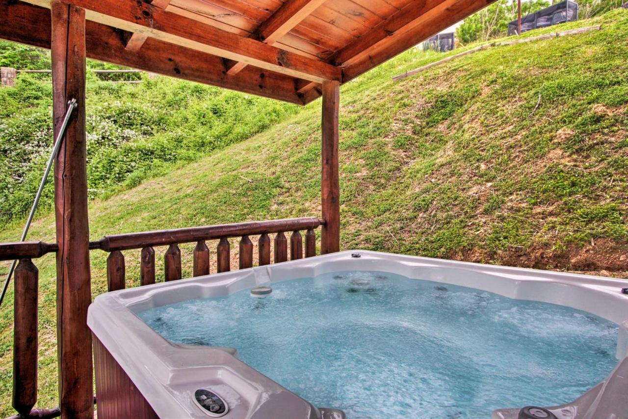 Expansive Gatlinburg Cabin Hot Tub, Deck And Grill! Exterior foto