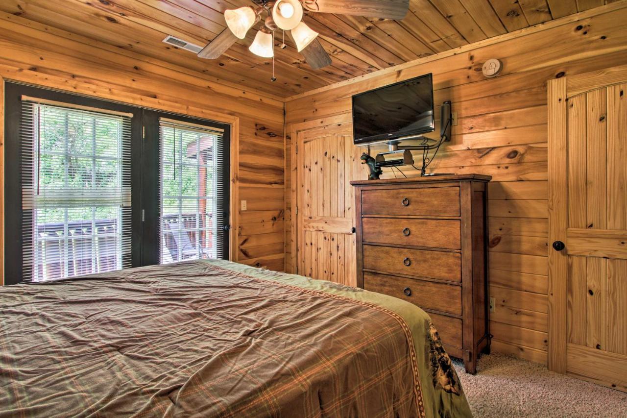 Expansive Gatlinburg Cabin Hot Tub, Deck And Grill! Exterior foto
